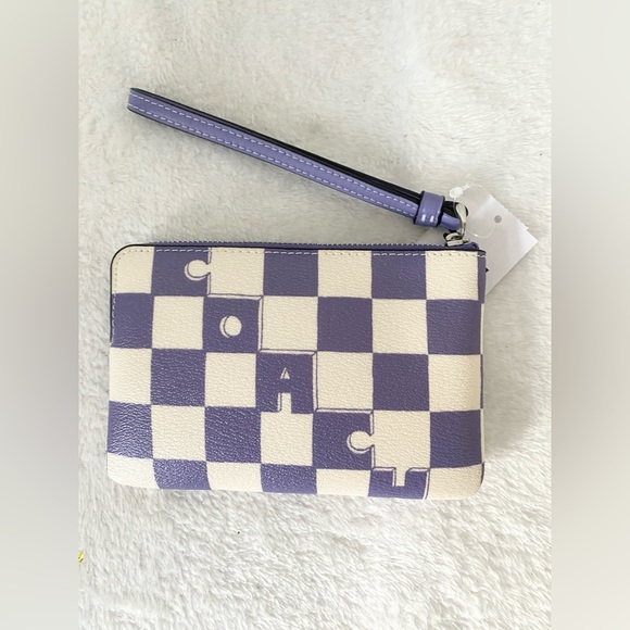 NWT Coach corner zip checkerboard wristlet - Picture 2 of 3